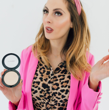 Natural Radiance: Highlighter and Contour Tips for Subtle Winter Glow