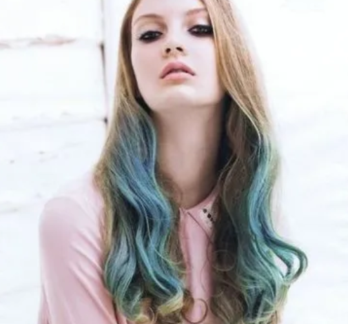 Changing Seasons, Changing Hair: Winter Hair Color Trends