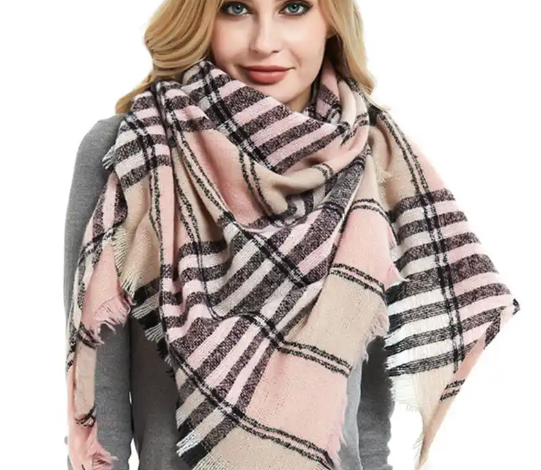 Winter Accessories for the Fashion-Forward: What’s Hot