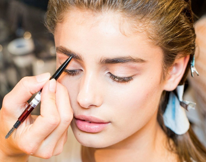 Effortless Beauty: Simple Makeup Tips for Everyday Wear