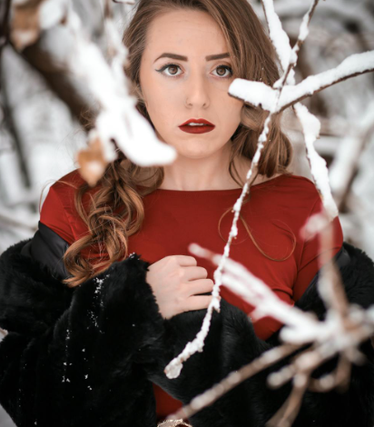 Snowfall Glow: Winter Makeup Tips for Plus-Size Beauties in Cold Climates