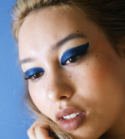 Fireside Glamour: Makeup Ideas to Highlight Your Plus-Size Beauty in Winter